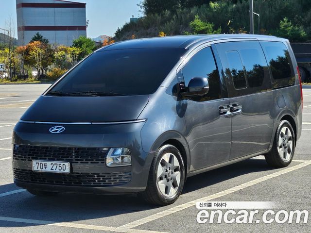 Hyundai Staria 2022 — photo 1