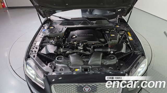Jaguar XJ 2016 — photo 6