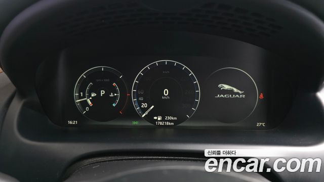 Jaguar XJ 2016 — photo 8
