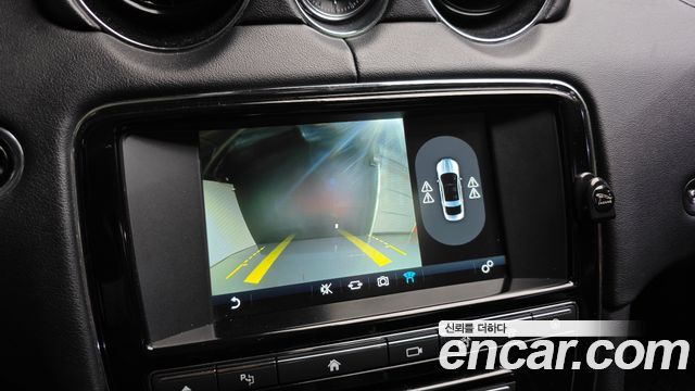 Jaguar XJ 2016 — photo 15