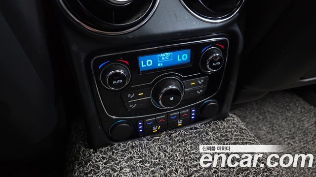 Jaguar XJ 2016 — photo 19