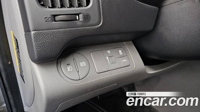 Hyundai Starex 2019 — photo 17