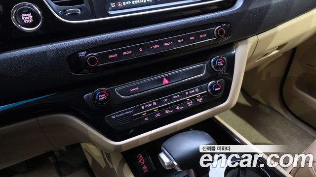 Kia Canival 2019 — photo 17