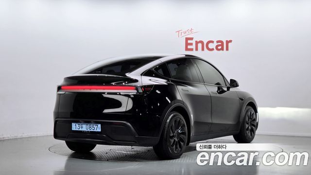 Tesla Model Y 2025 — photo 2