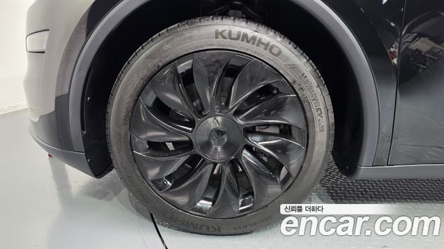 Tesla Model Y 2025 — photo 5
