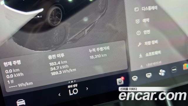 Tesla Model Y 2025 — photo 11