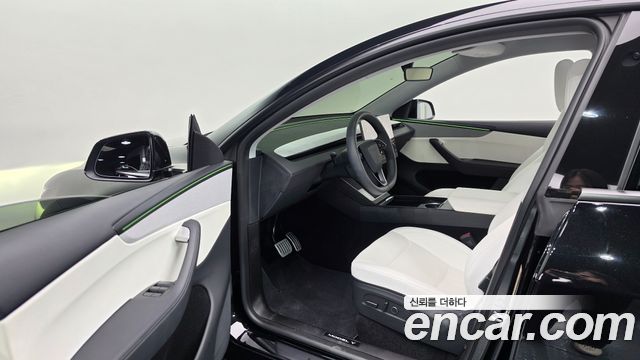 Tesla Model Y 2025 — photo 13