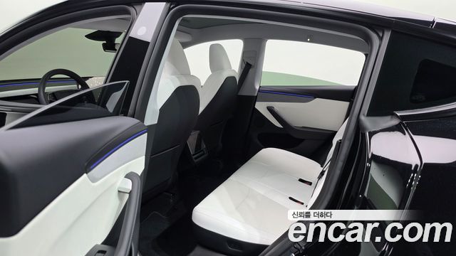 Tesla Model Y 2025 — photo 17