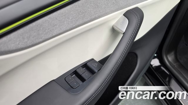 Tesla Model Y 2025 — photo 24