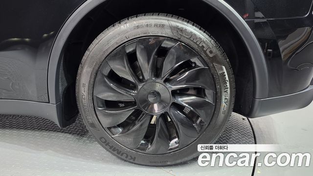 Tesla Model Y 2025 — photo 7