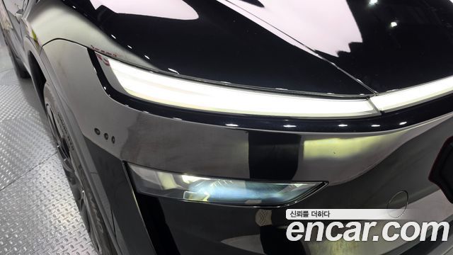 Tesla Model Y 2025 — photo 8