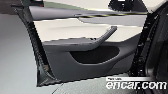 Tesla Model Y 2025 — photo 14