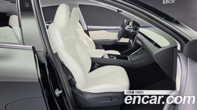 Tesla Model Y 2025 — photo 16
