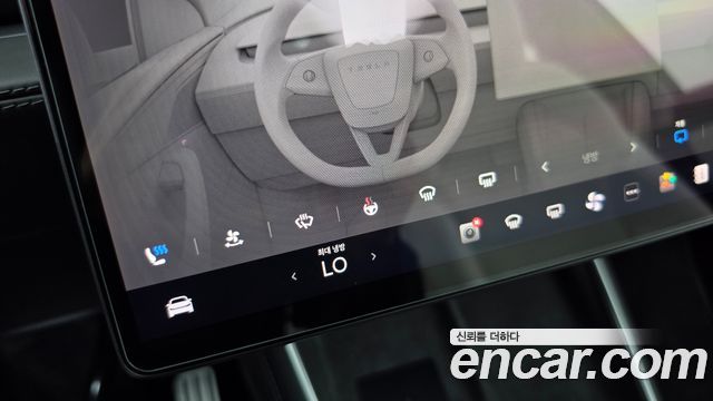 Tesla Model Y 2025 — photo 27