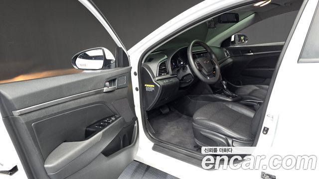 Hyundai AVANTE 2018 — photo 10