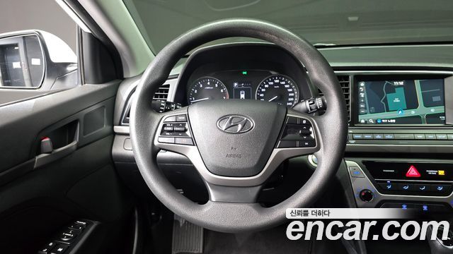 Hyundai AVANTE 2018 — photo 12
