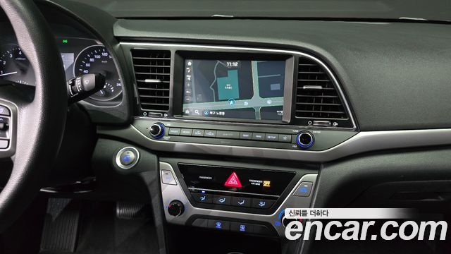 Hyundai AVANTE 2018 — photo 13