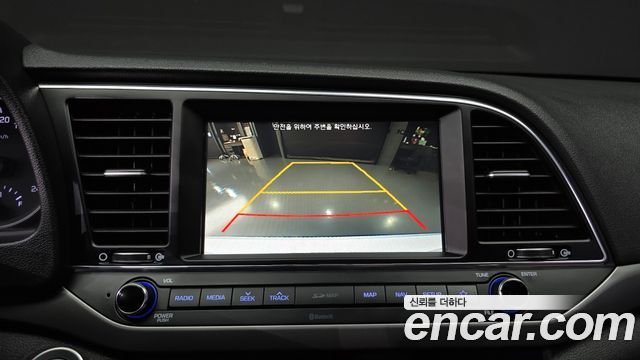 Hyundai AVANTE 2018 — photo 14