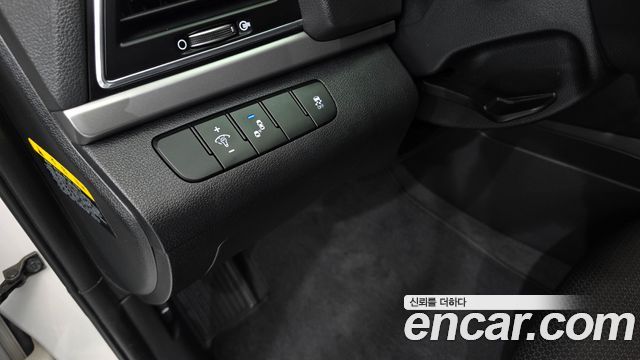 Hyundai AVANTE 2018 — photo 19
