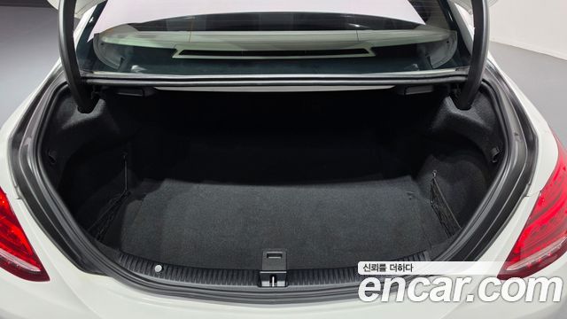 Mercedes-Benz C-Class 2017 — photo 17