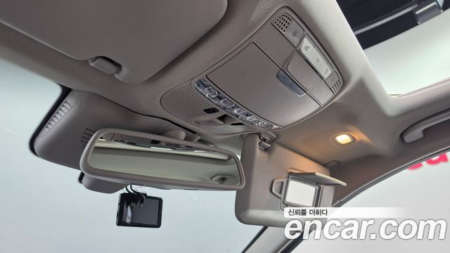 Mercedes-Benz C-Class 2017 — photo 19