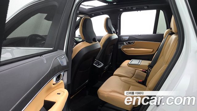 Volvo XC90 2023 — photo 17