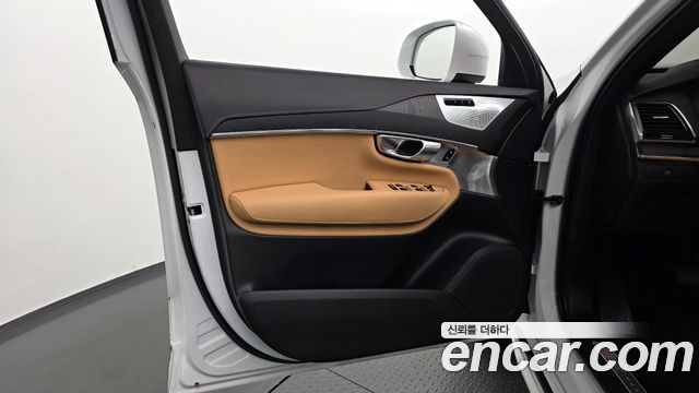 Volvo XC90 2023 — photo 14
