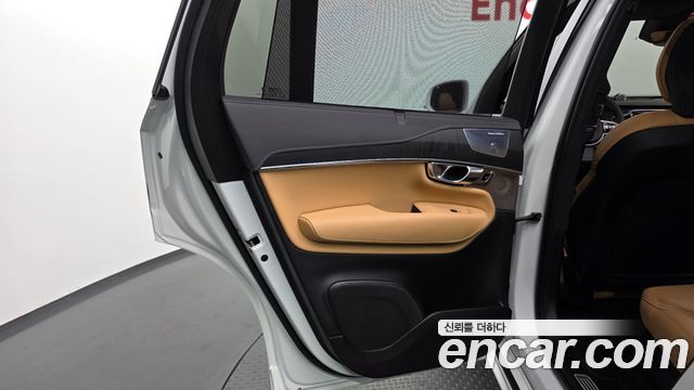 Volvo XC90 2023 — photo 15