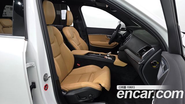 Volvo XC90 2023 — photo 16