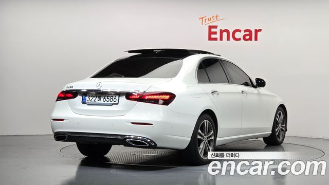 Mercedes-Benz E-Class 2023 — photo 2