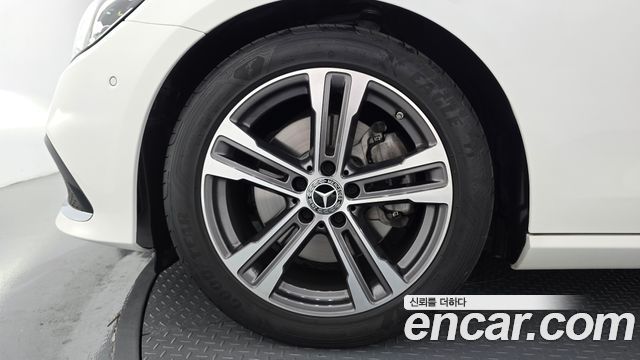 Mercedes-Benz E-Class 2023 — photo 5
