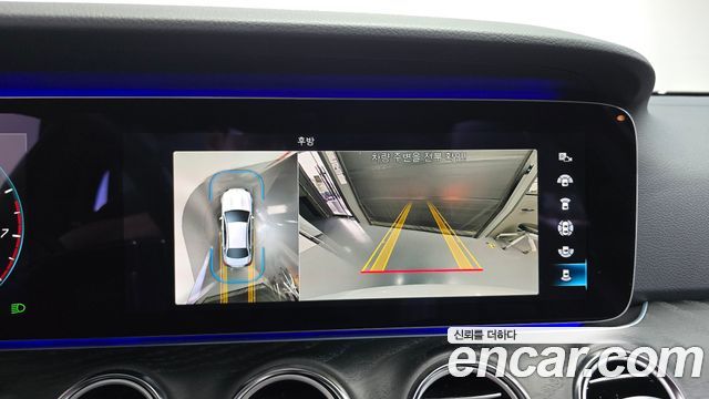 Mercedes-Benz E-Class 2023 — photo 14