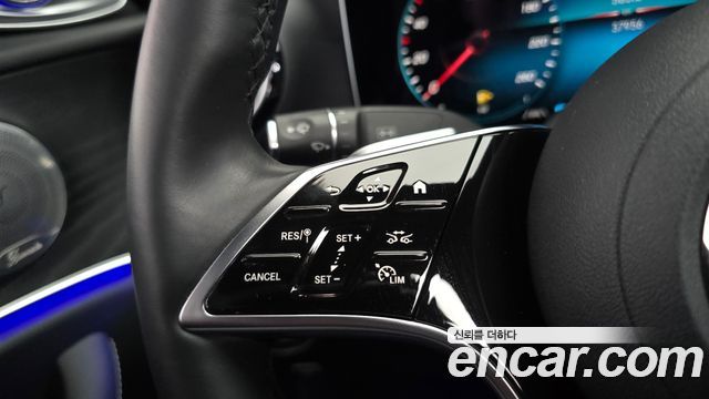 Mercedes-Benz E-Class 2023 — photo 15