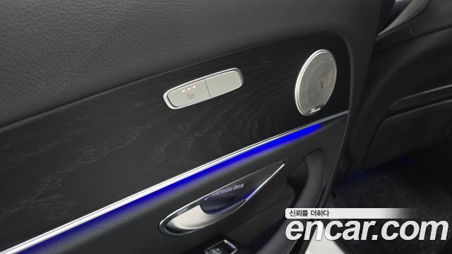 Mercedes-Benz E-Class 2023 — photo 17