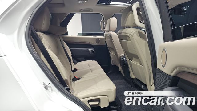 Land Rover Discovery 2020 — photo 17