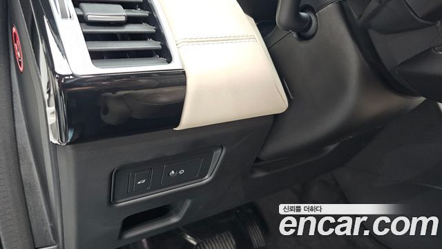 Land Rover Discovery 2020 — photo 22
