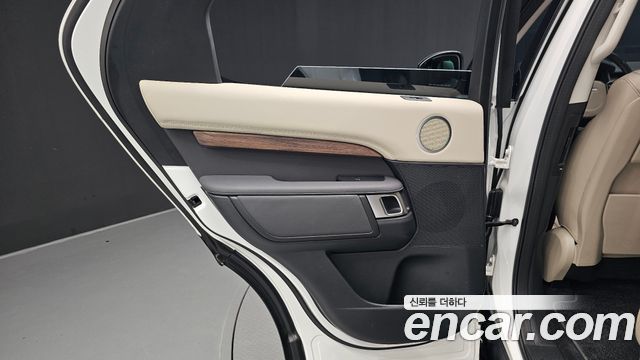 Land Rover Discovery 2020 — photo 15