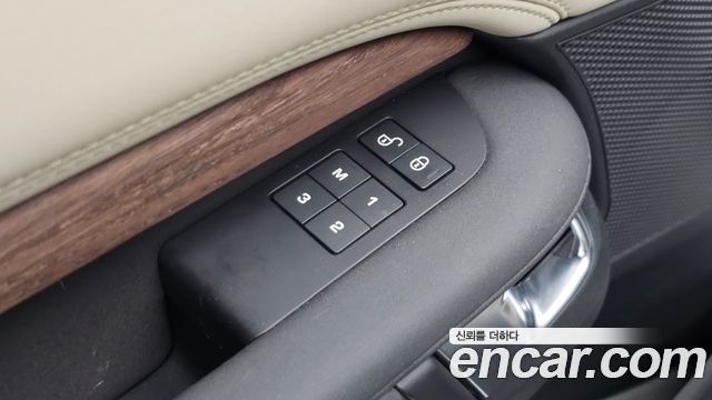 Land Rover Discovery 2020 — photo 35