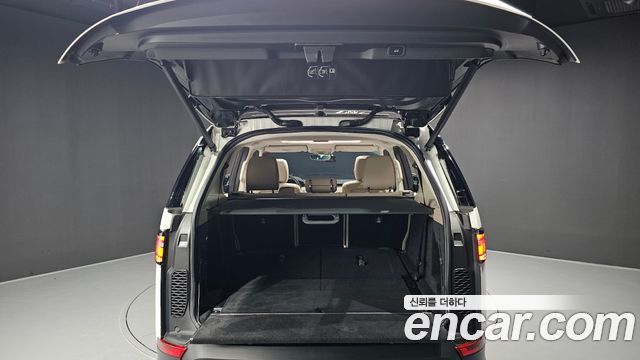 Land Rover Discovery 2020 — photo 38