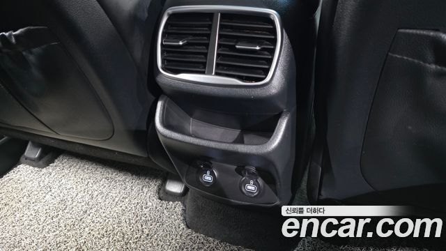 Hyundai Santafe 2019 — photo 31