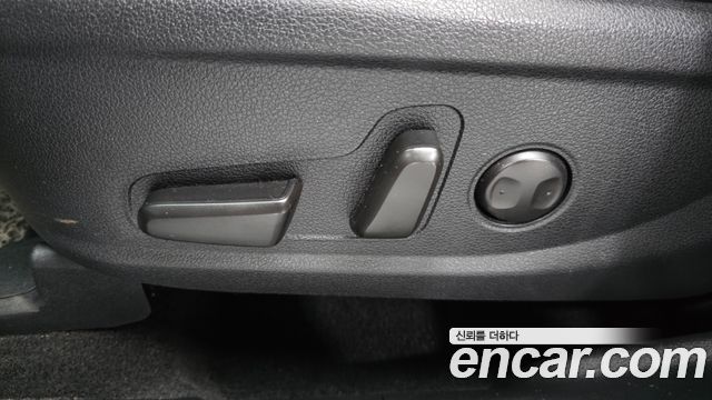 Hyundai Santafe 2019 — photo 32