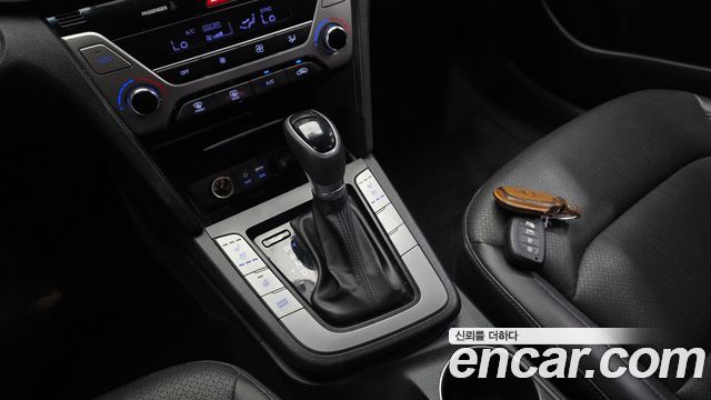 Hyundai AVANTE 2016 — photo 9