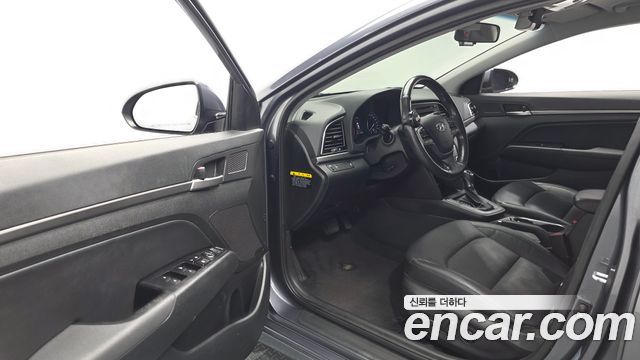 Hyundai AVANTE 2016 — photo 10