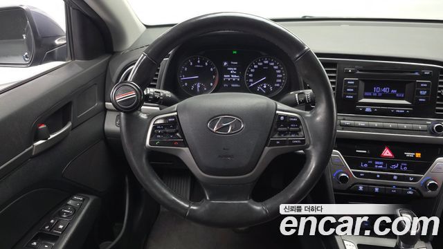 Hyundai AVANTE 2016 — photo 13