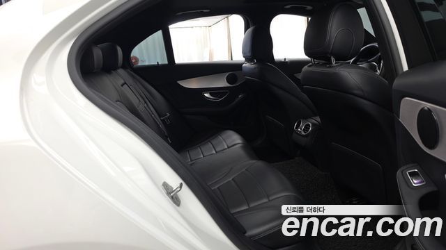 Mercedes-Benz C-Class 2020 — photo 18
