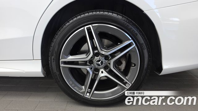 Mercedes-Benz C-Class 2020 — photo 7