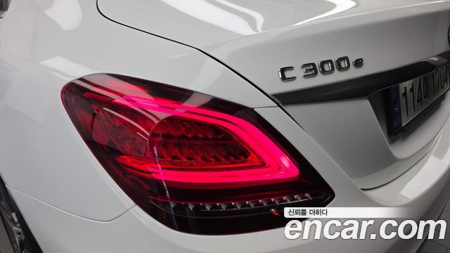 Mercedes-Benz C-Class 2020 — photo 9