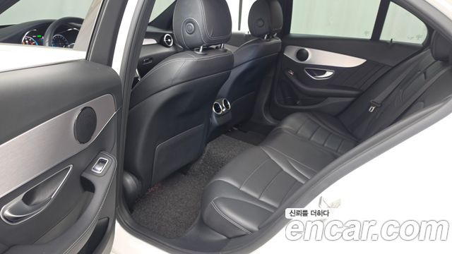 Mercedes-Benz C-Class 2020 — photo 16