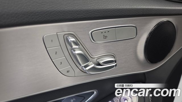 Mercedes-Benz C-Class 2020 — photo 28