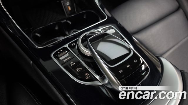 Mercedes-Benz C-Class 2020 — photo 33